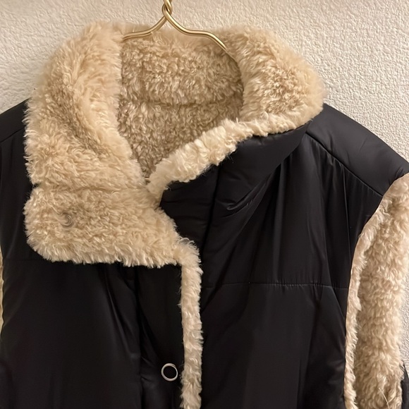 Topshop puffer vest jacket with reversible sherpa lining in black sz M - Picture 5 of 7